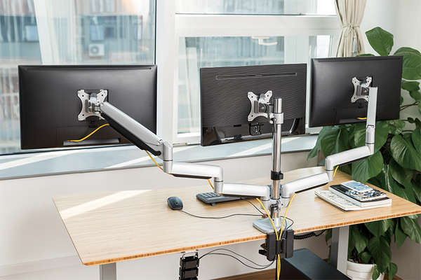Naar omschrijving van BP0052 - Free moving Triple Monitor Desk mount, 13