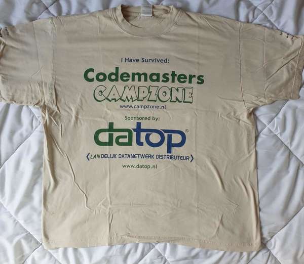 Naar omschrijving van DUH-CZ2003S-XXL - CampZone 2003 T-shirt maat XXL unisex