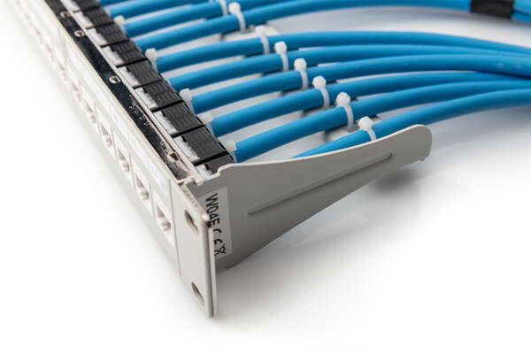 Naar omschrijving van DK-1625-A-VH-305 - CAT 6A U-FTP installation cable, 500 MHz Cca (EN 50575), AWG 23/1, 305 m easy pull box,