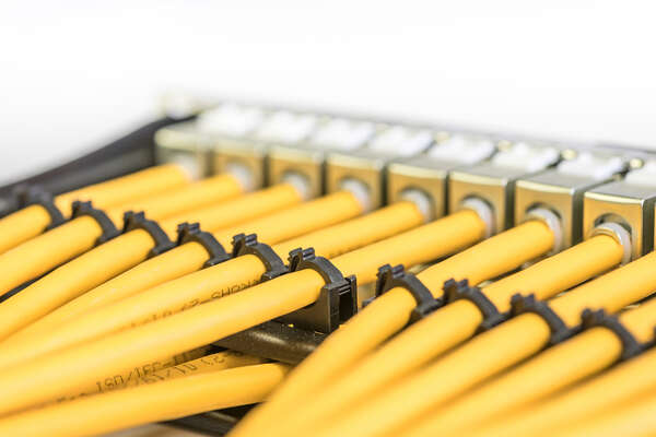 Naar omschrijving van DK-1745-A-VH-5 - CAT 7A S-FTP installation cable, 1500 MHz B2ca (EN 50575), AWG 22/1, 500 m drum, Sx, yellow
