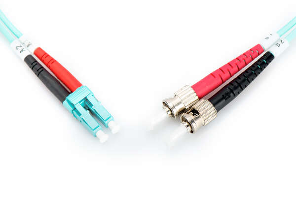 Naar omschrijving van DK-2531-05-3 - FO patch cord, duplex, LC to ST MM OM3 50/125 µ, 5 m