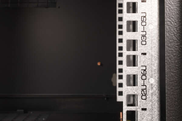 Naar omschrijving van DN-19-07U-6-6-SW - 7U wall mounting cabinet, Unique 420x600x600 mm, color black (RAL 9005)