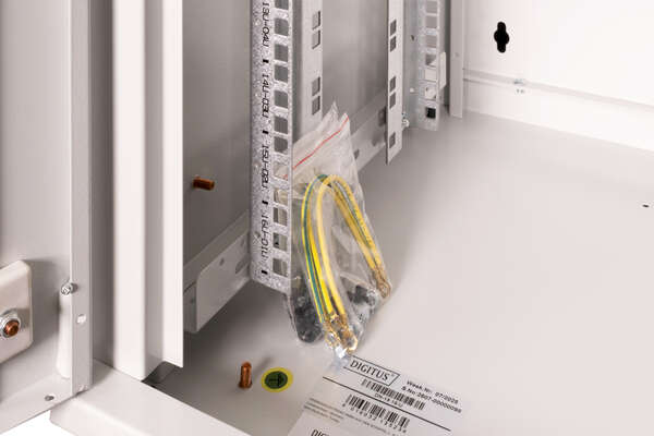 Naar omschrijving van DN-19-16-U - 16U wall mounting cabinet, Unique 820x600x450 mm, color grey (RAL 7035)