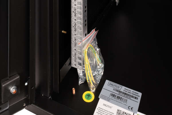 Naar omschrijving van DN-19-16U-6-6-SW - 16U wall mounting cabinet, Unique 820x600x600 mm, color black (RAL 9005)