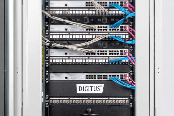 Naar omschrijving van DN-19-BPN-01-SW - 1U blank panel color black (RAL 9005)