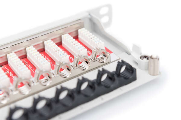 Naar omschrijving van DN-91624S-SL-EA-G - CAT 6A EA patch panel, shielded, 24-port RJ45 dust cover, 8P8C, 0.5U, grey RAL 7035