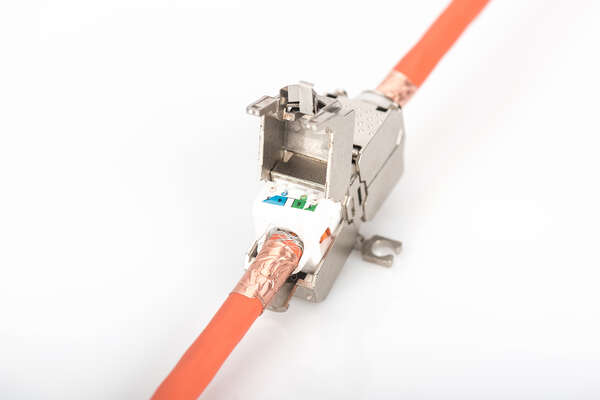 Naar omschrijving van DN-93909 - Field Termination Coupler CAT 6A, 500 MHz for AWG 22-26, fully shielded, keyst. design, 26x35x80