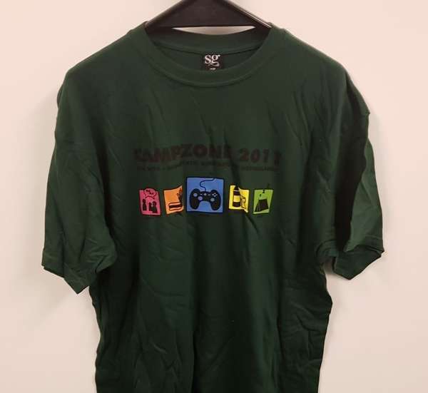 Naar omschrijving van DUH-CZ2011S-L-GN - CampZone 2011 T-shirt maat L unisex GROEN
