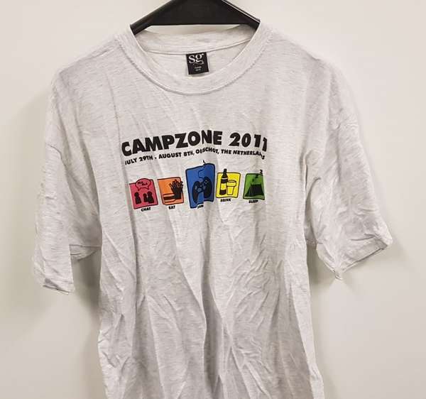 Naar omschrijving van DUH-CZ2011S-L-GS - CampZone 2011 T-shirt maat L unisex GRIJS