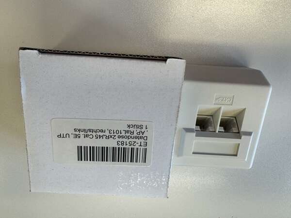 Naar omschrijving van ET-25183 - UTP Cat5E Outlet 2*RJ45 opbouw Creme