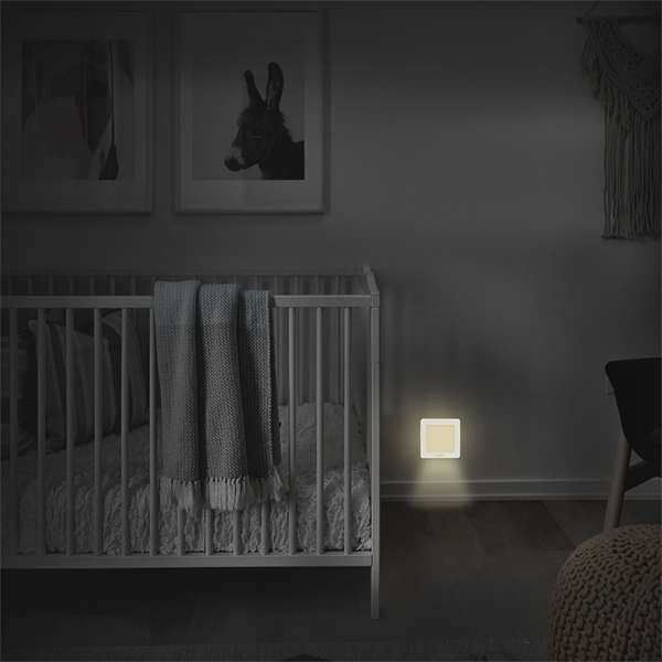 Naar omschrijving van LED013 - Aanbieding LED night light with twilight sensor, square, 4x 3014 LED