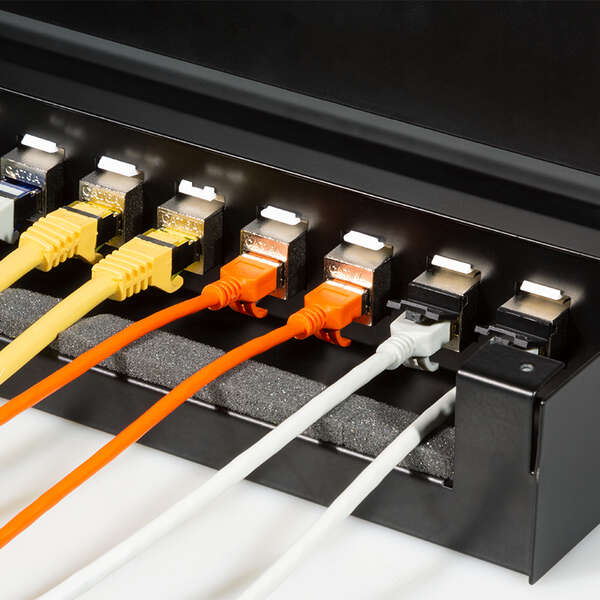 Naar omschrijving van NP0091 - Consolidation point box for 8 or 12 keystone modules, metal, black