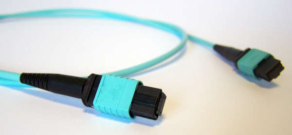 Naar omschrijving van MTP-OM3-12V-B-007-E - MTP Trunk cable Elite F-F OM3 12Fibers Type B 7m