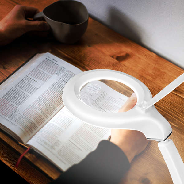 Naar omschrijving van WZ0059 - Vergroot glas met lamp