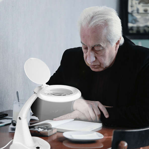 Naar omschrijving van WZ0059 - Vergroot glas met lamp